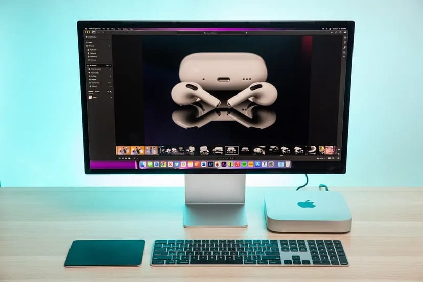 Mac Mini second-hand trên bàn làm việc